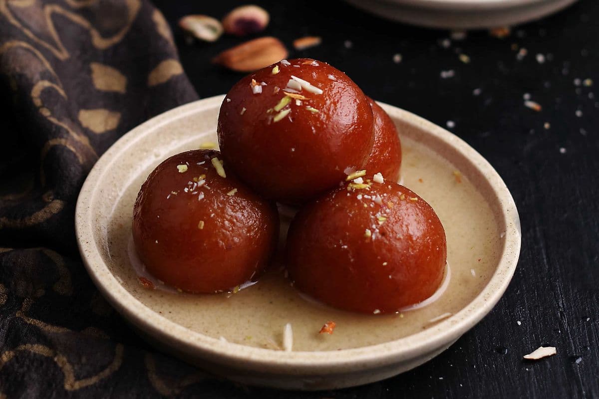 Hot Gulab Jamun (4 pcs)