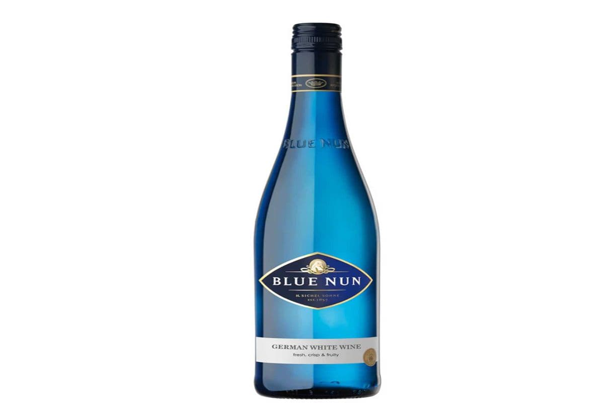 729. BLUE NUN GERMAN WHITE WINE (1 x 750ML)