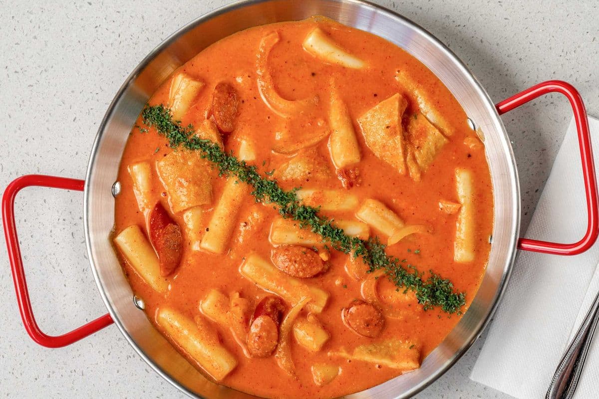 Rose Tteok Bok Ki (로제 떡볶이)