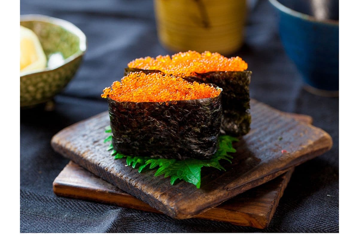 Flying Fish Egg Sushi (2pcs)