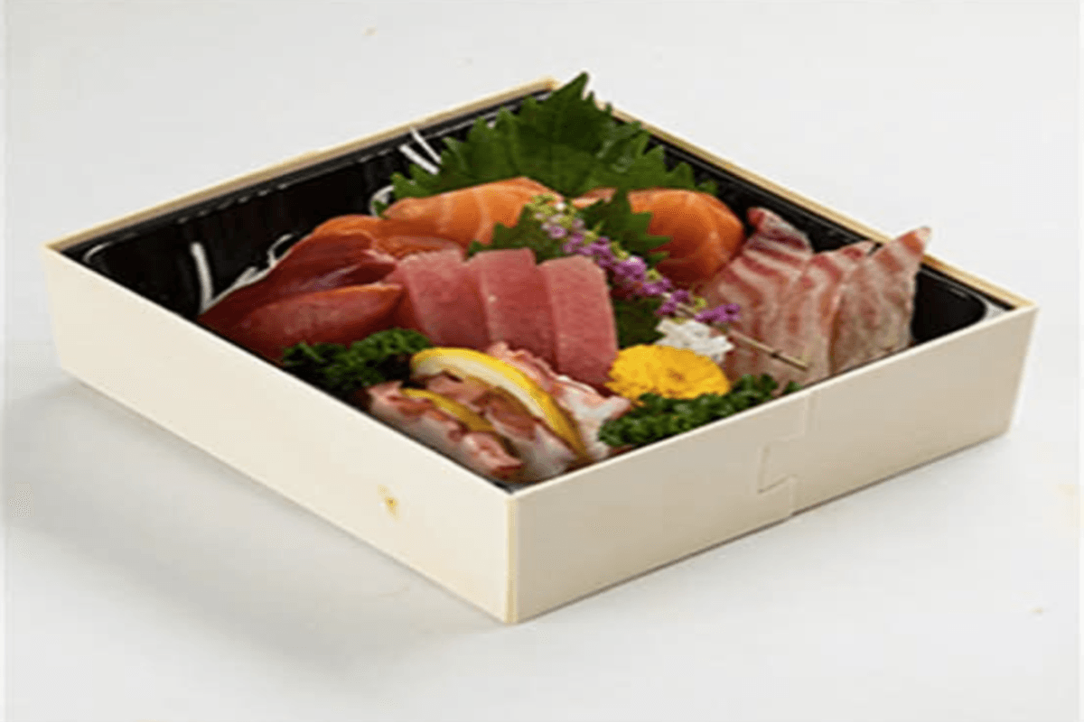 135. Sashimi Box (15 pcs)