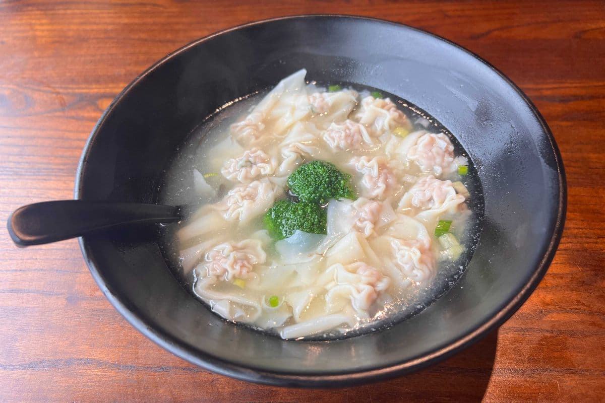 M8-3. Shrimp Wonton Soup 鲜虾馄饨汤