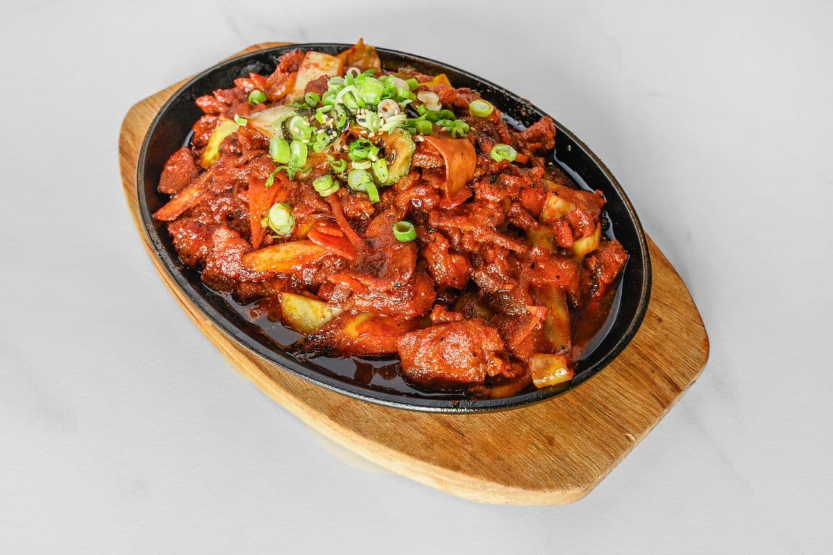 Porc epice BBQ Grille avec riz(220 g) / BBQ Grilled Spicy Pork with rice(220 g)