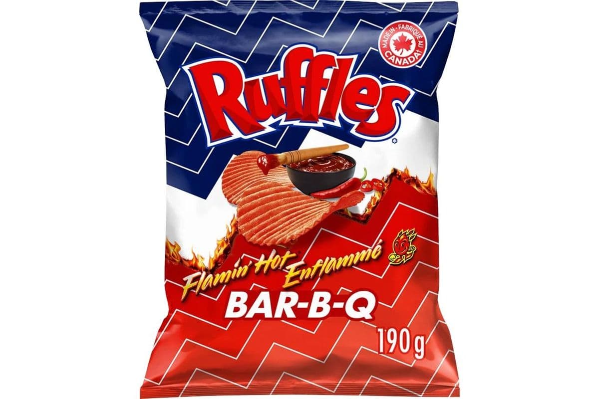 Ruffles Flamin’ Hot BBQ Flavoured Potato Chips (190 g)