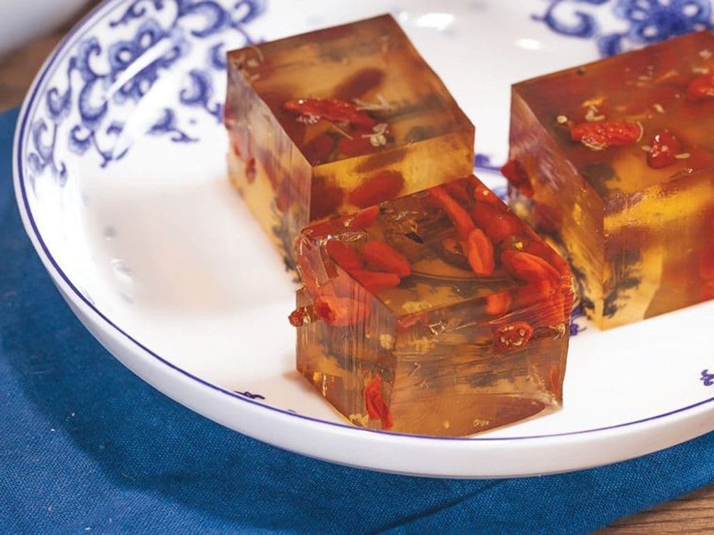 Osmanthus Jelly with Goji Berries/386