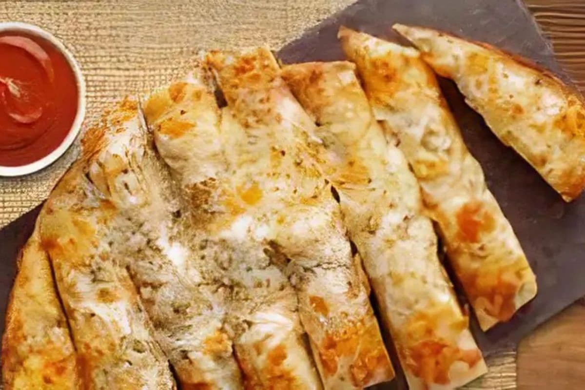 Cheesy Bread (765 Cal)