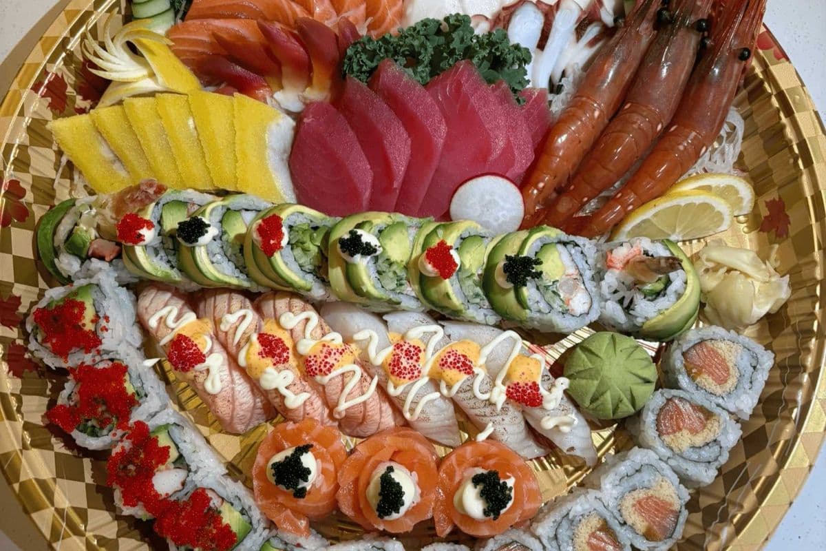 T04 Assorted Party Platter (70pcs)