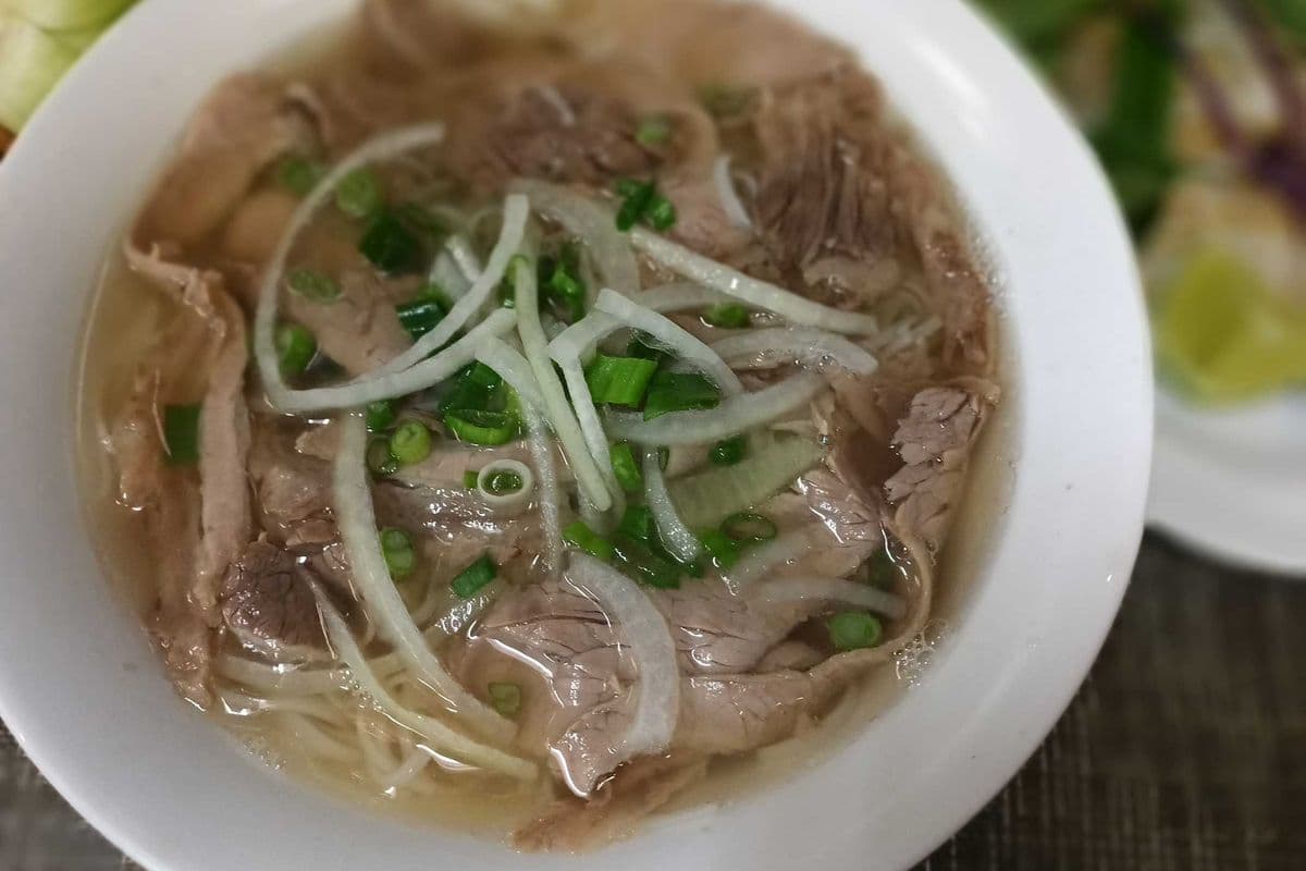 328. Well-Done Lightly Fat Beef Rice Noodle Soup