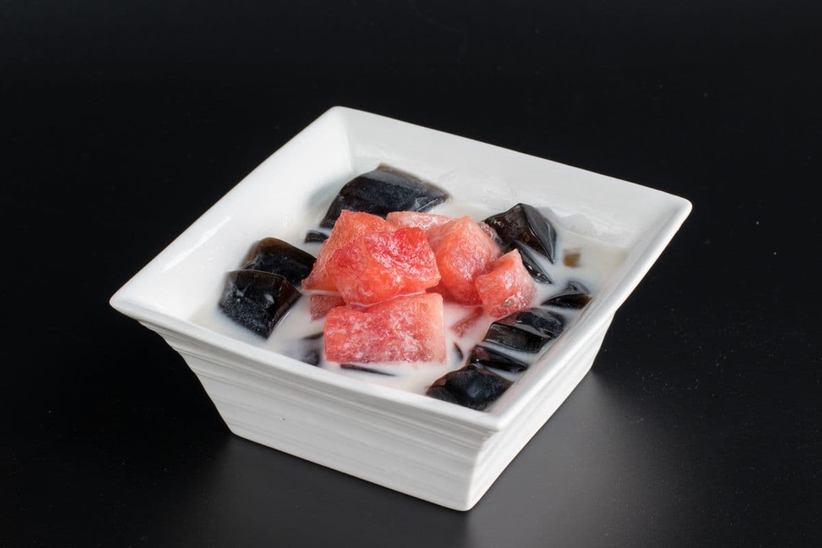 G5. Black Grass Jelly with Watermelon and Coconut Milk 鲜西瓜仙草