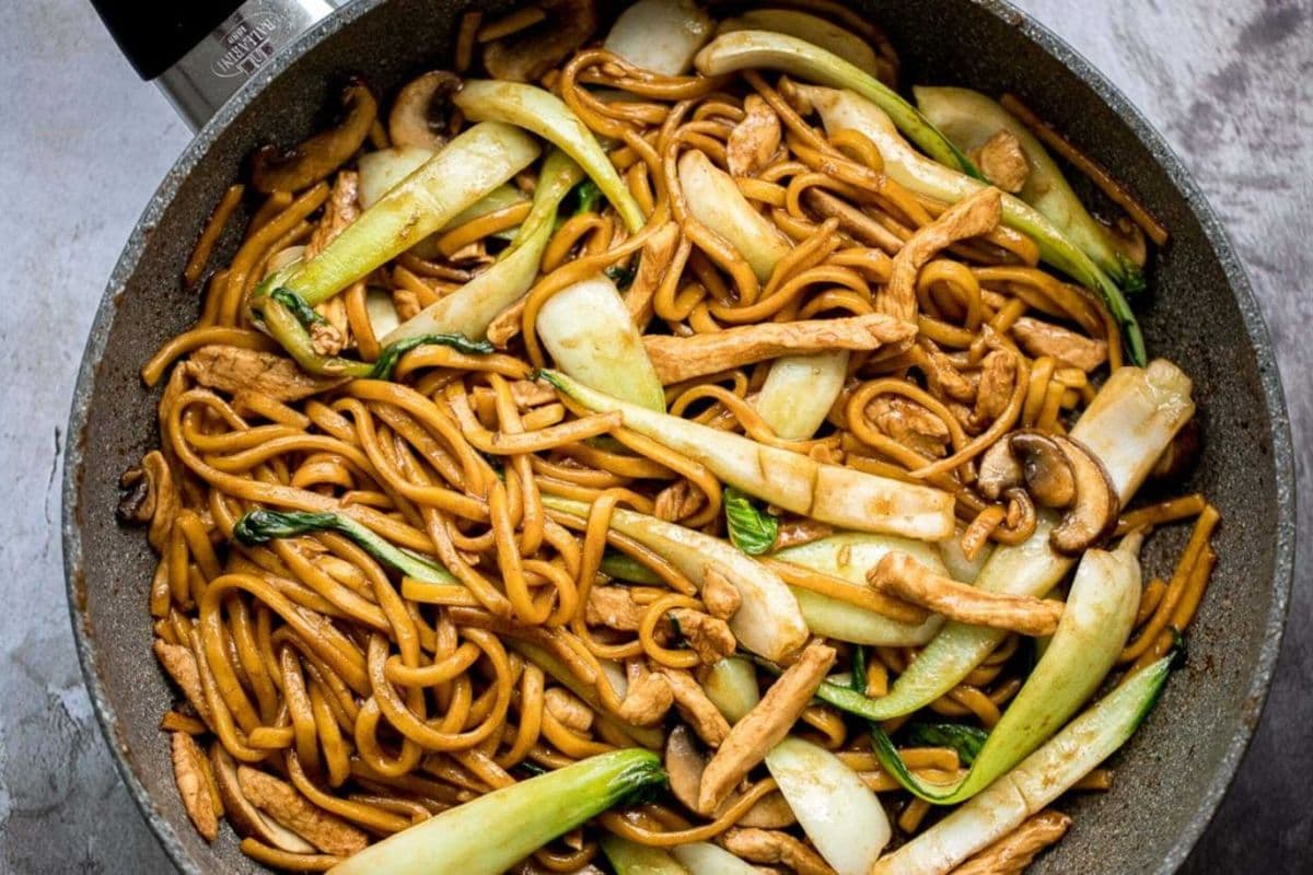 101. Thick Shanghai Noodle with Beef, Chicken, BBQ Pork, or Vegetables