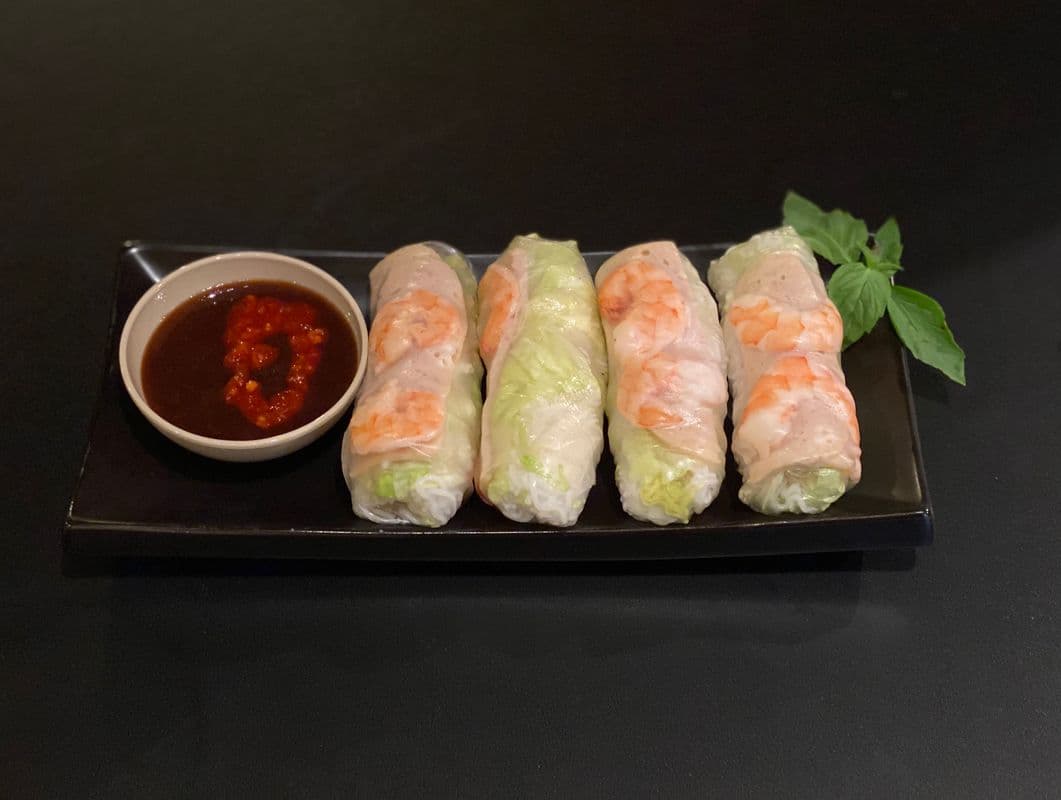 2. Salad Rolls (4 pcs)