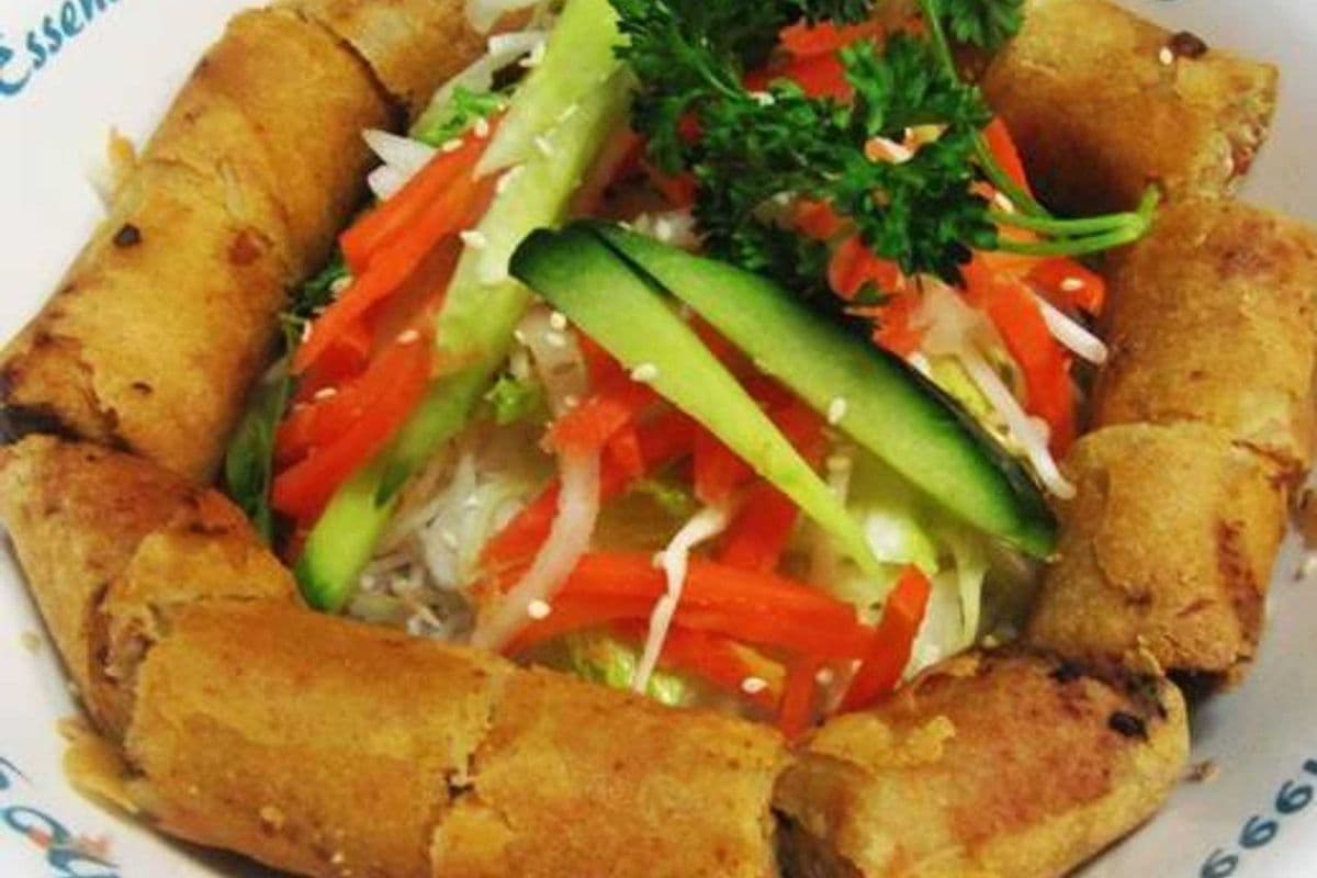 V6. Vermicelli Bowl with Vegetarian Fried Rolls (3pcs)