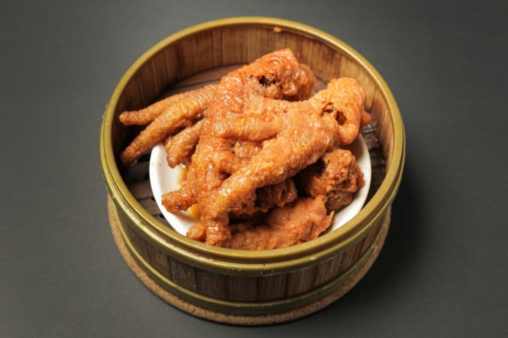 106. Pattes de poulet cuites à la vapeur / Steamed Chicken Feet