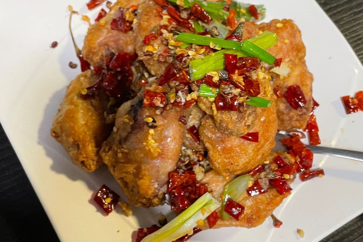 T15. Szechuan Style Peppery Chicken Wings 椒麻雞中翅