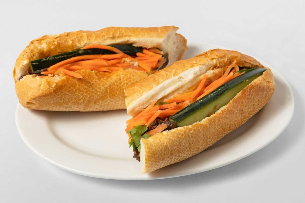 S2. Grilled Lemon Grass Satay Beef on Baguette (Spicy)