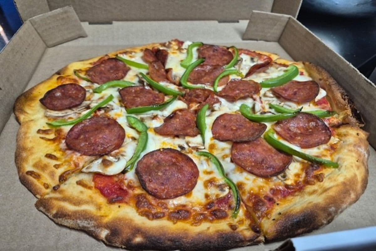 Pizza (Toute garnie / All Dressed)