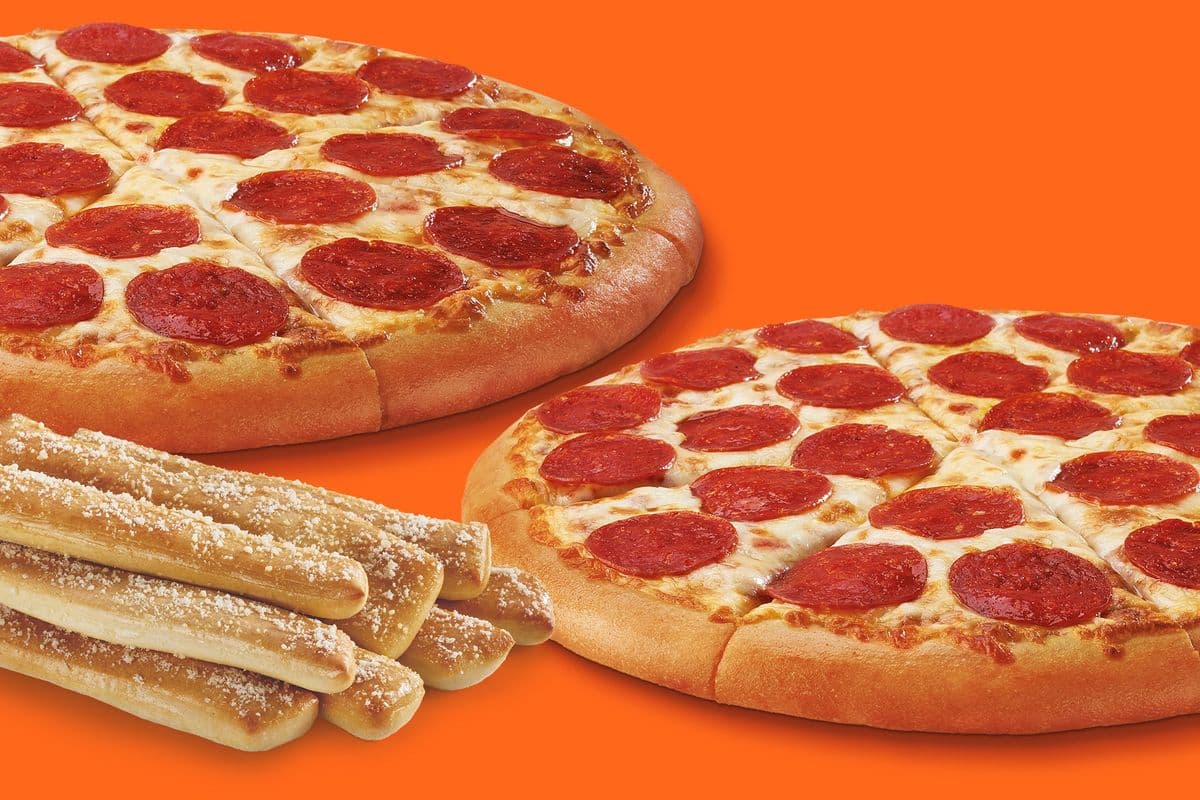 2 pizzas classiques et 1 portion de pain fou / 2 Classic Pizzas & 1 Order of Crazy Bread