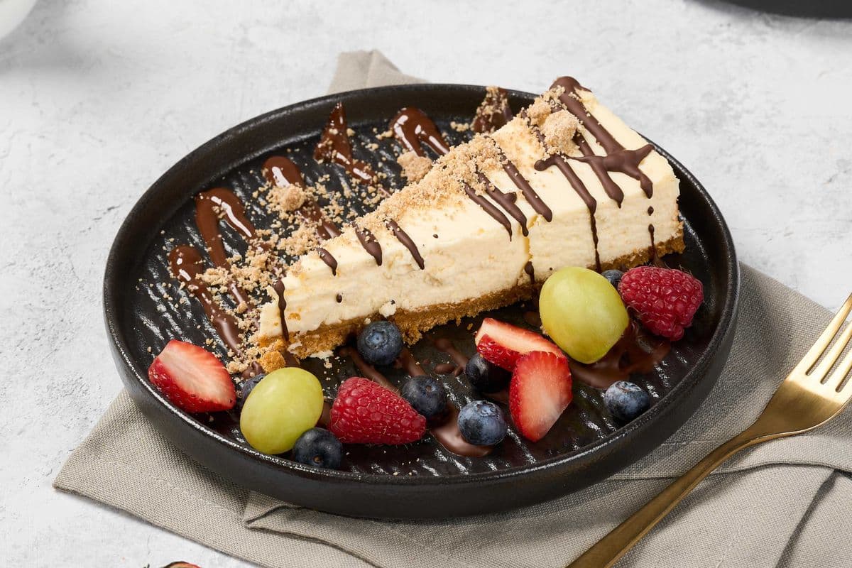 NEW YORK-STYLE CHEESECAKE