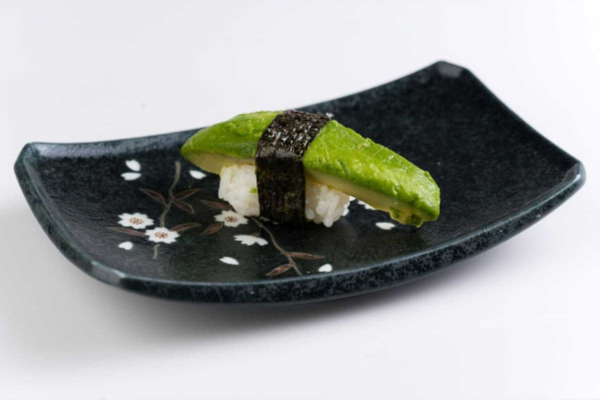 G16. Avocado Sushi (1 pc)