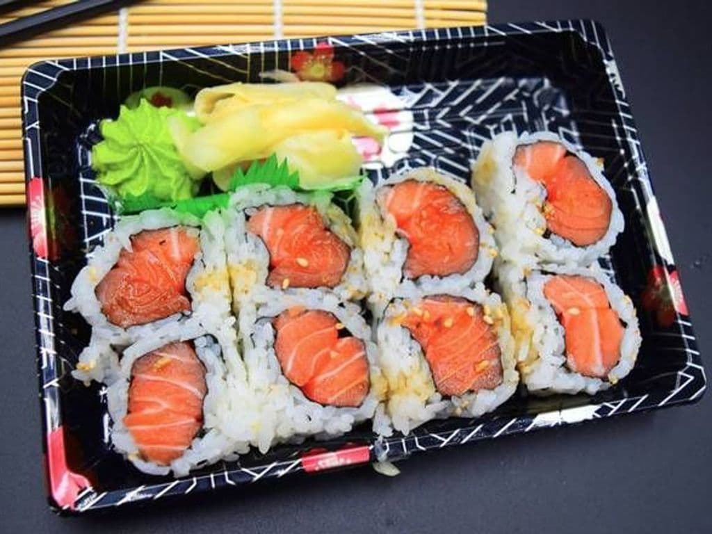 C5. Salmon Maki