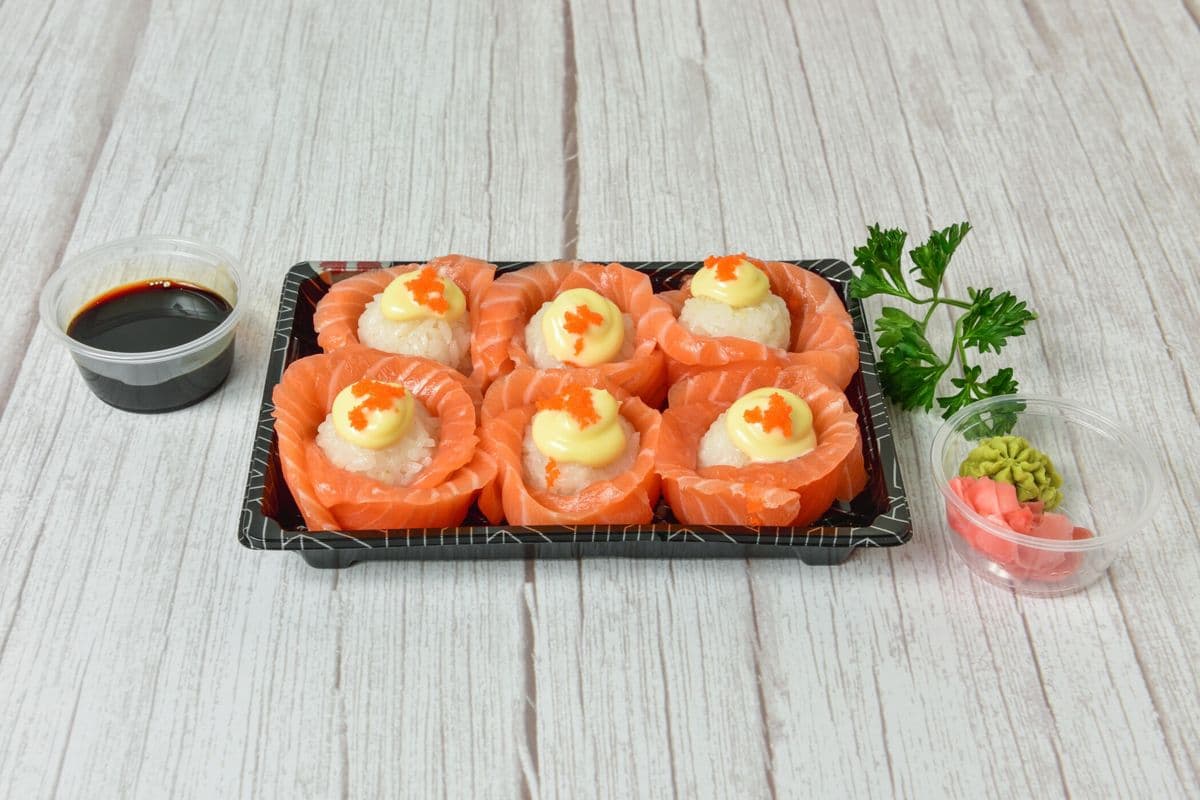 Salmon Rose Sushi (6 pcs)