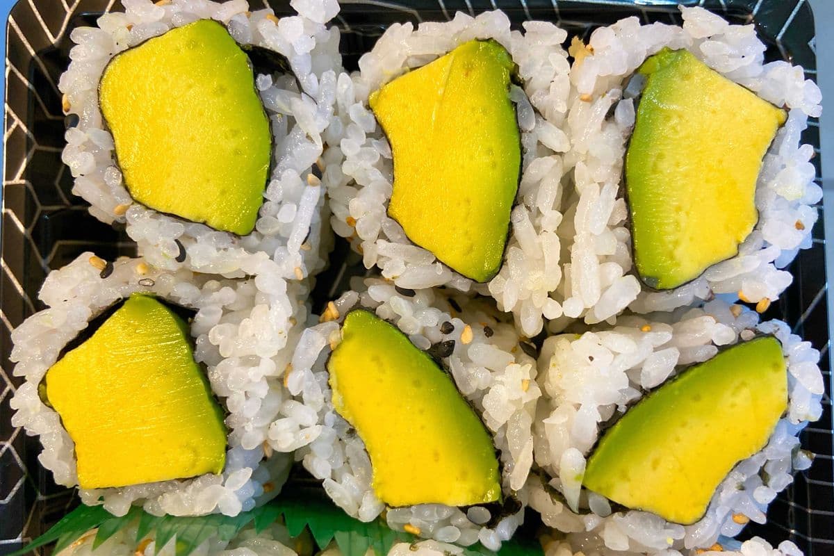 Avocado Roll (6 pcs)