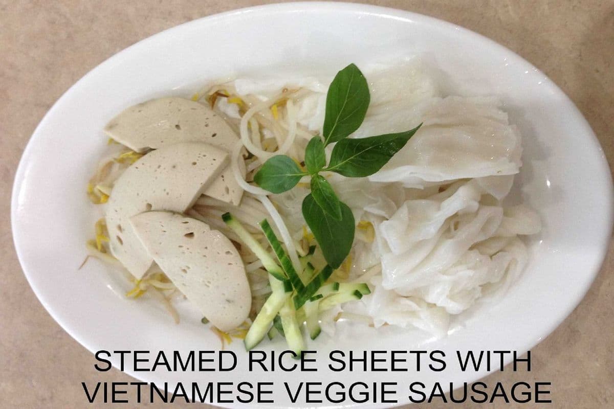 V5. Banh Uot Cha Lua Chay / Steamed rice sheets