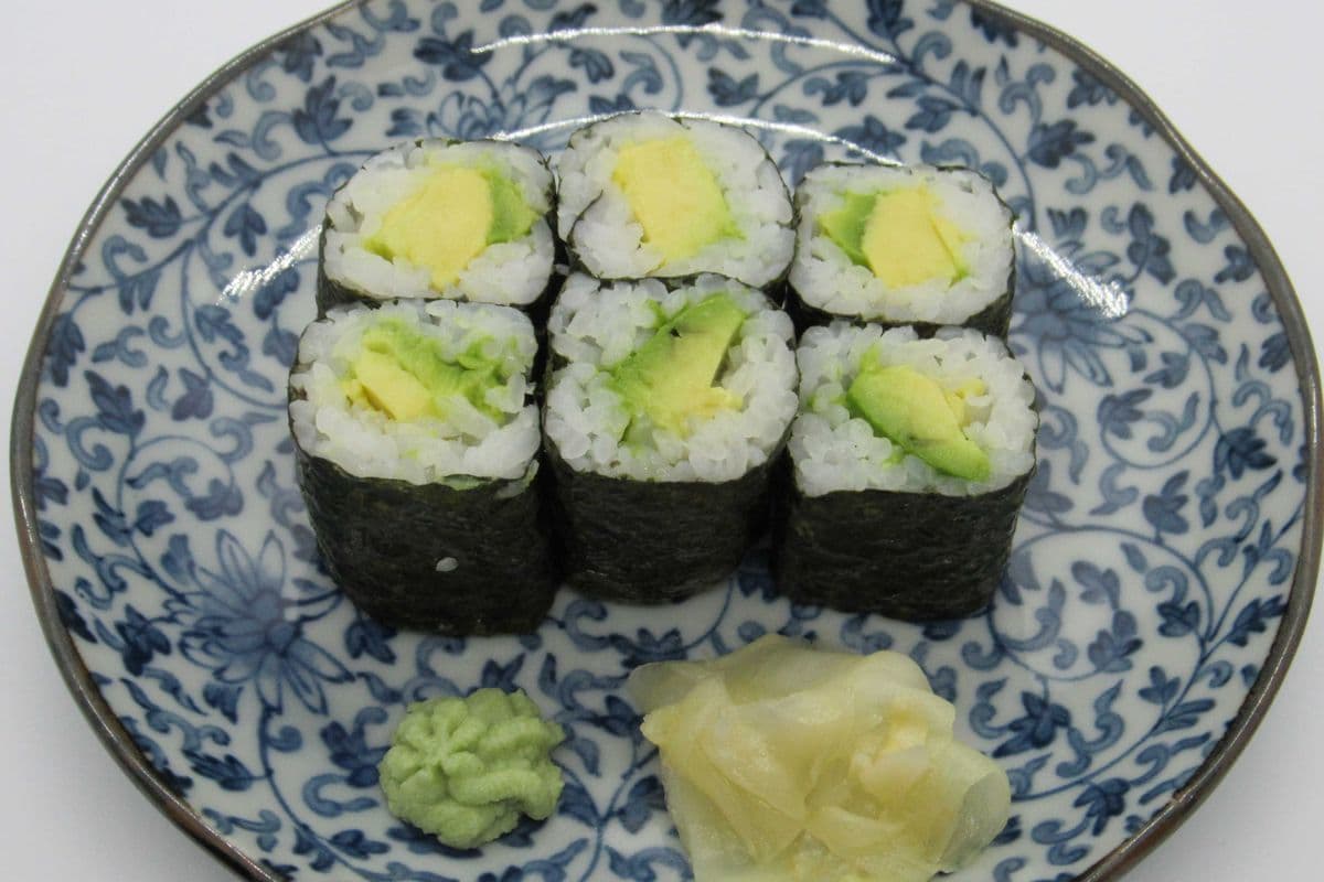 Avocado Maki (6 Pcs)