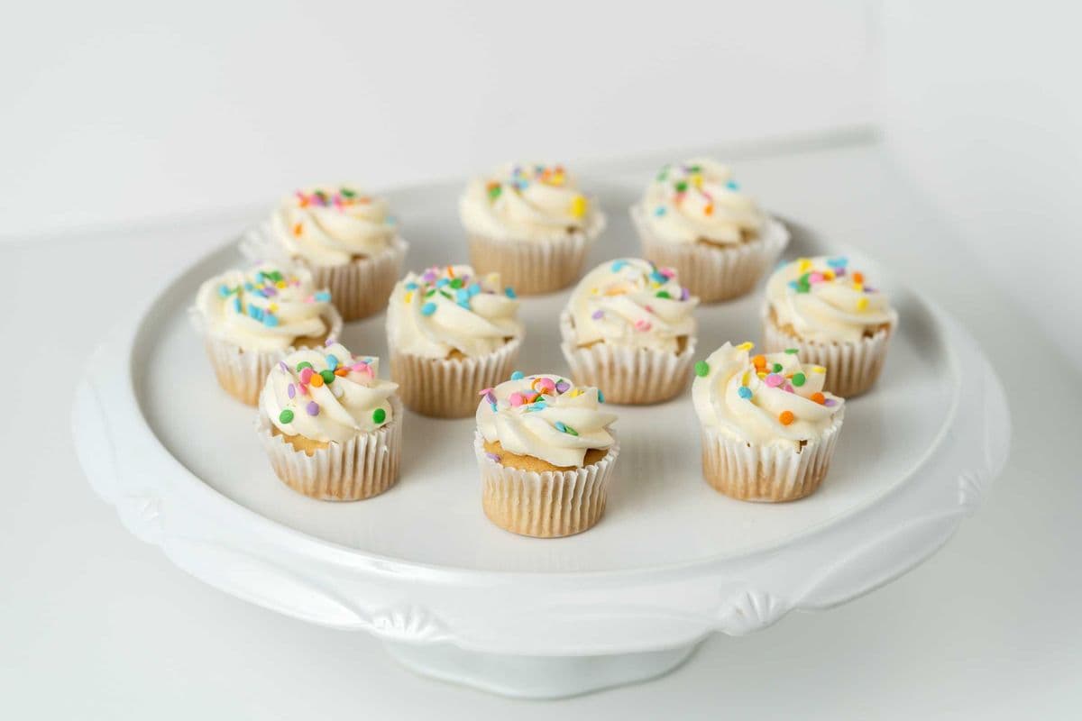 Cupcakes mini à la vanille (12) / Mini Vanilla Cupcakes (12)
