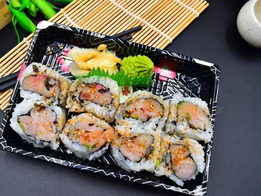 C16. Hamachi Negi Maki