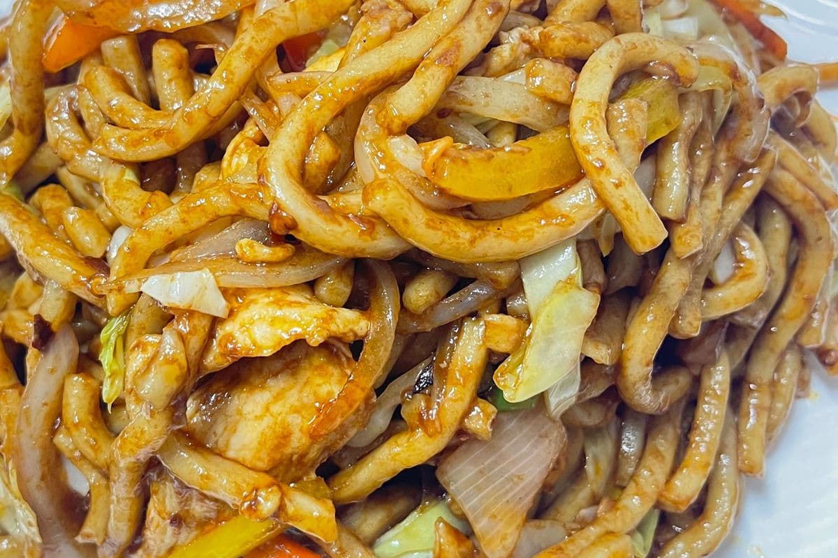 104. Chicken with Vegetables Fried Noodle