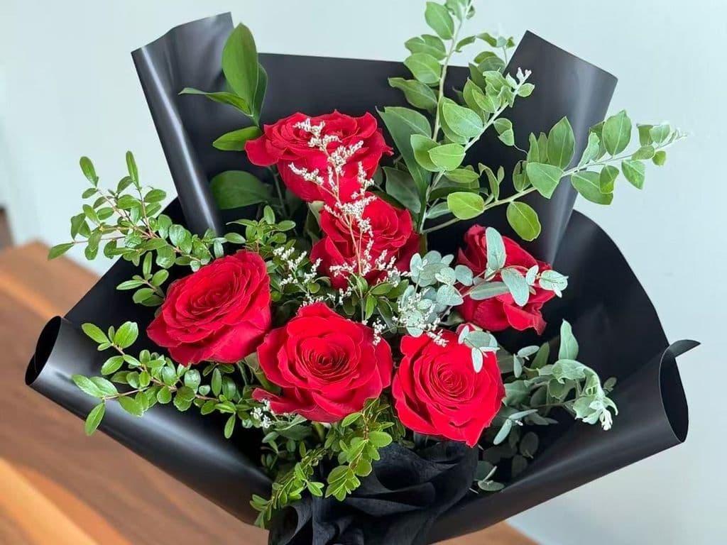 Flowers - Valentine's ROSE Bouquet (6 Red Rose & Greenery)