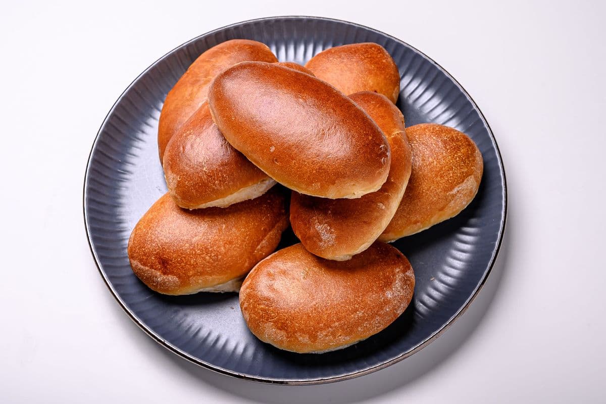 PYRIZHKY WITH CHICKEN (1pc)