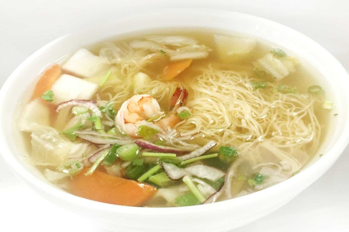 E8. Seafood with Egg Noodle