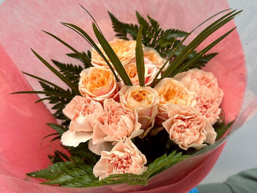 (GREAT VALUE) ROSE & CARNATION BOUQUET