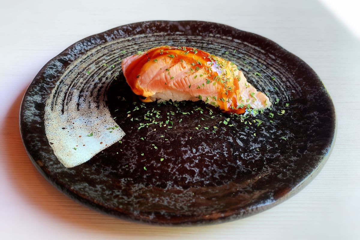 T01. Torched Salmon Sushi(2pcs)