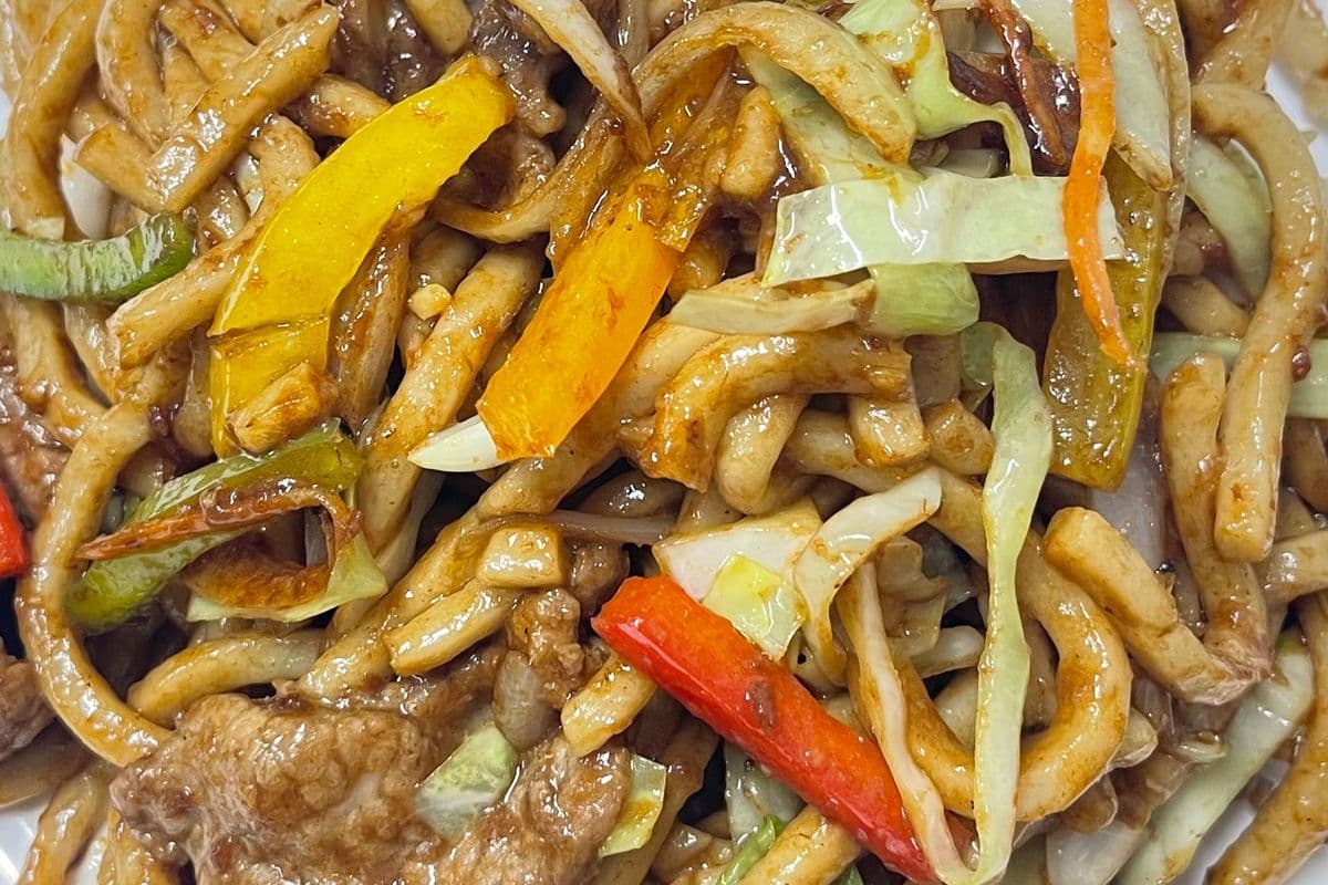 105. Beef with Vegetables Fried Noodle