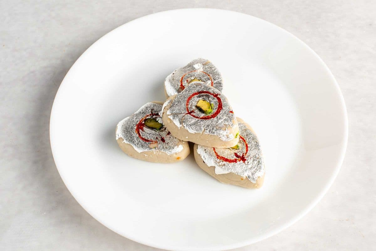 Kaju Hearts(1LB)