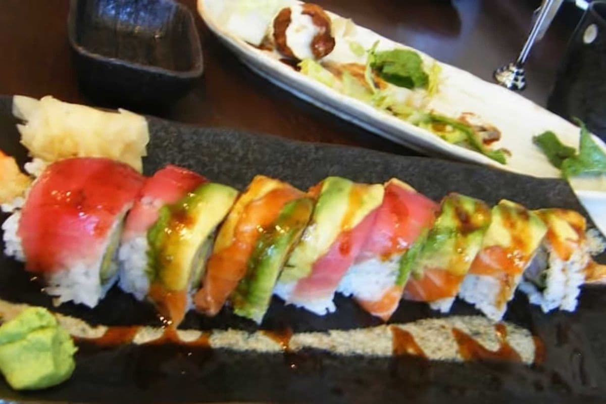 R45. Veggie Salmon Roll