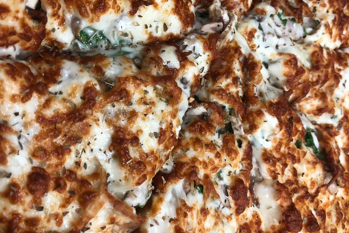 Medium 12" Alfredo Chicken Pizza