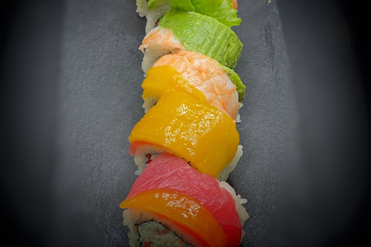 Rainbow Roll (8 pcs)