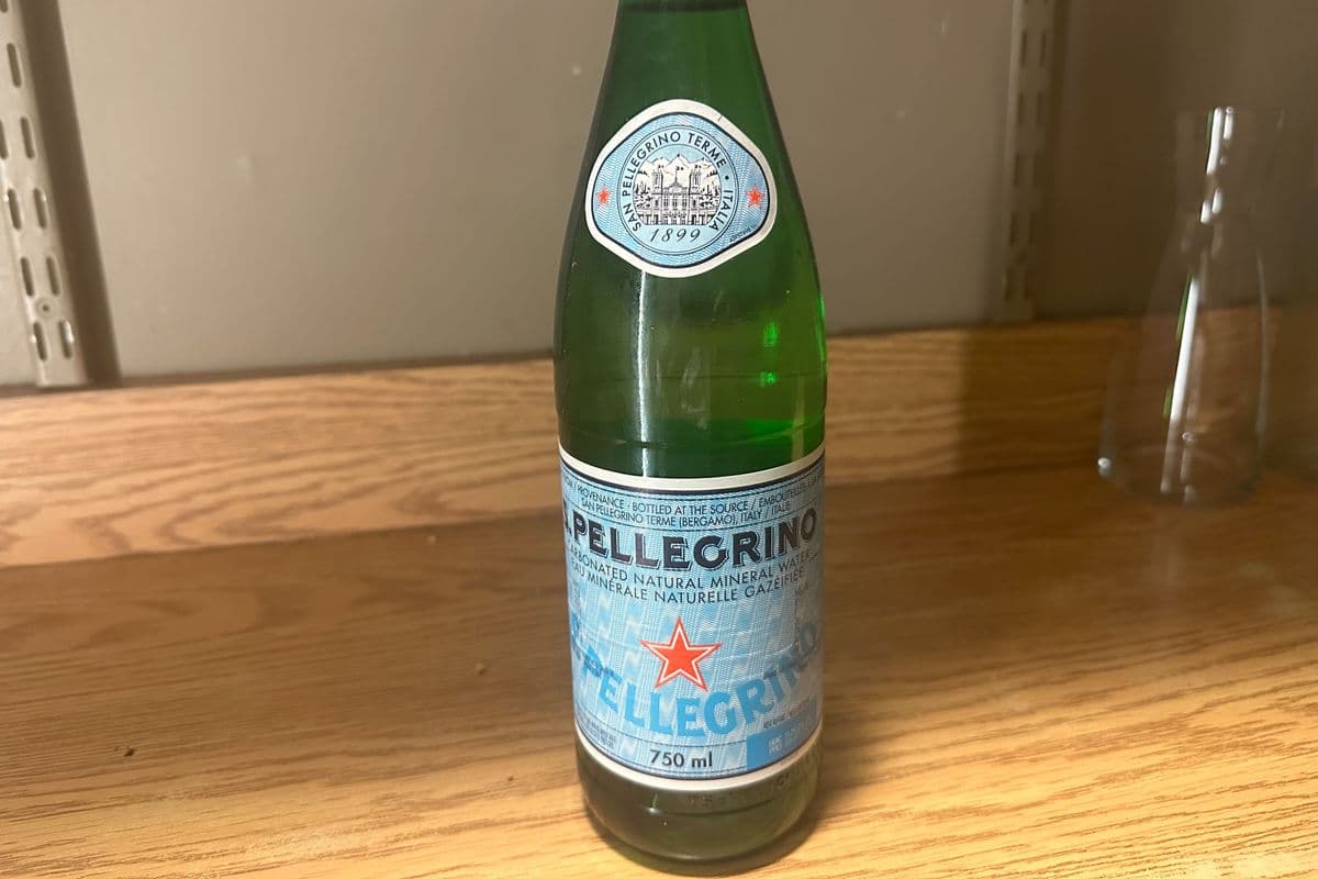 Large Pellegrino (750 ml)
