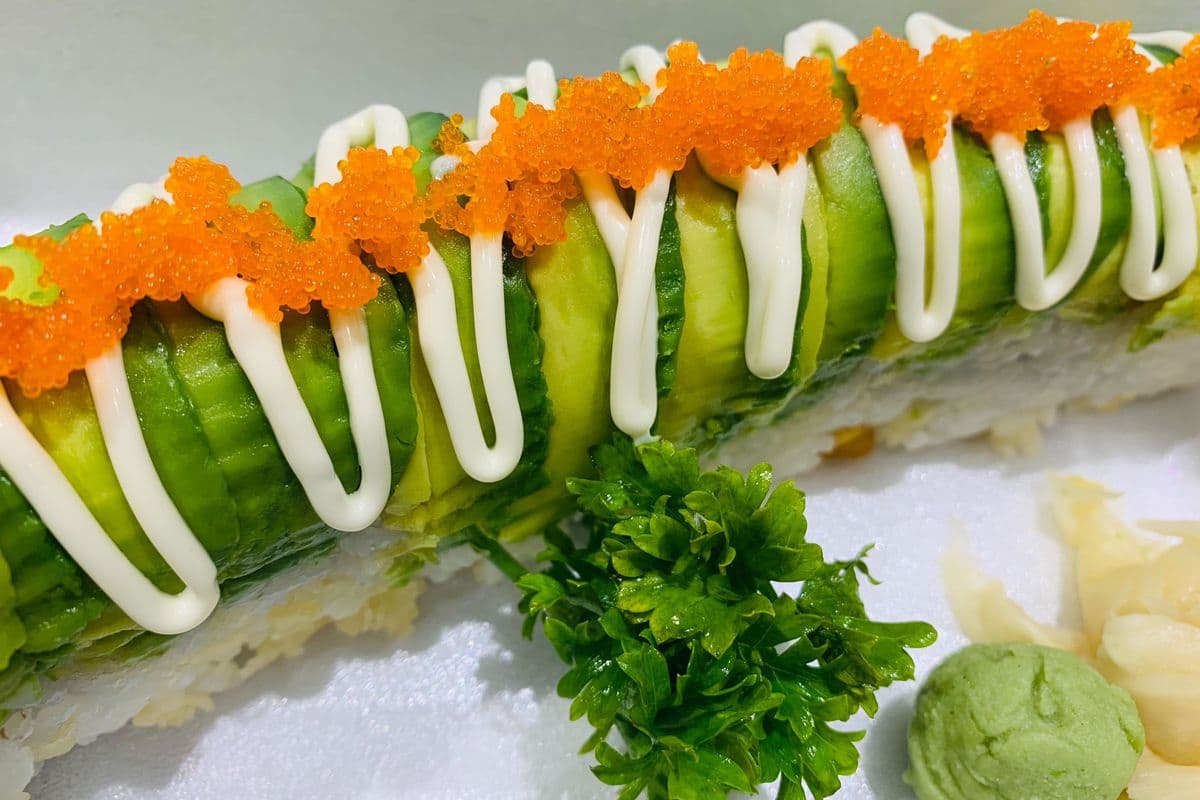 Green Dragon Roll (8 pcs)