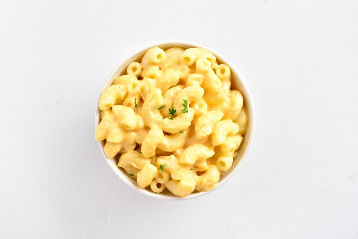 Kids Bowl of Macaroni and Cheese and Drink (160z)