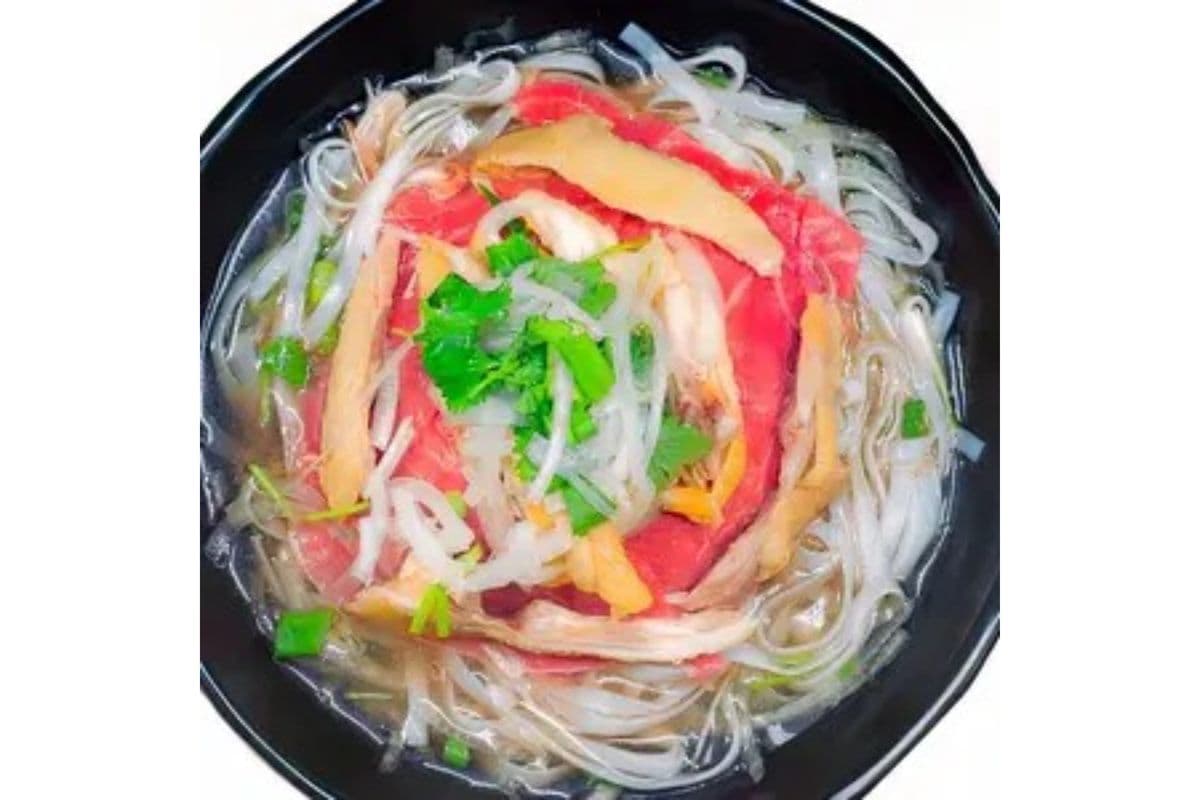 P16.Rare beef & shredded Chicken Pho-罕有嘅牛肉麵湯 & 雞絲-Pho Tai Gà Xé