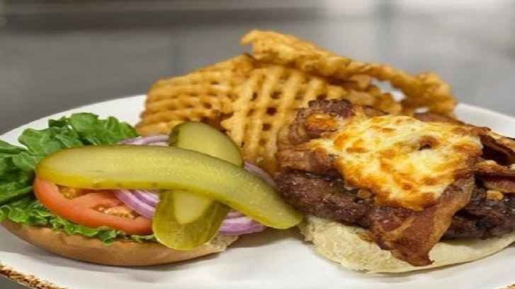 Prime Rib Burger Deluxe (8 oz)
