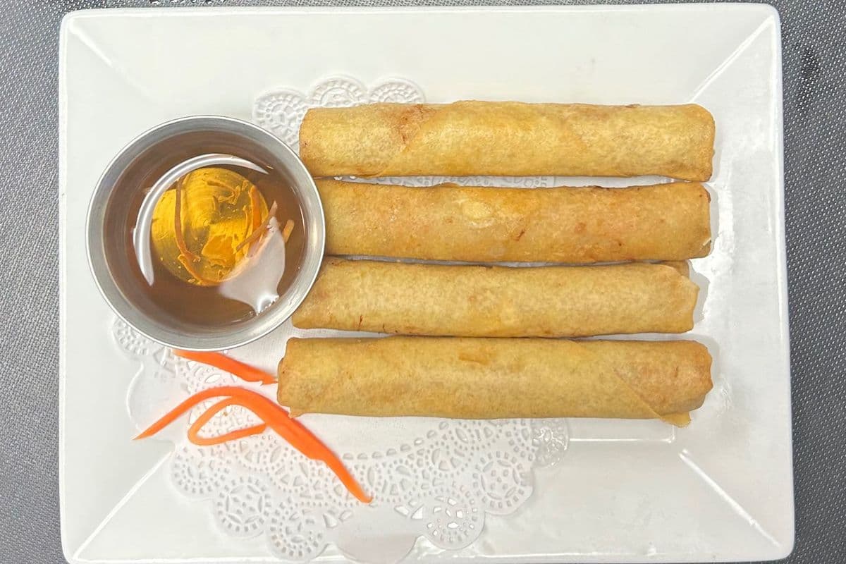 25. Vegetable Spring Rolls (4 Rolls)