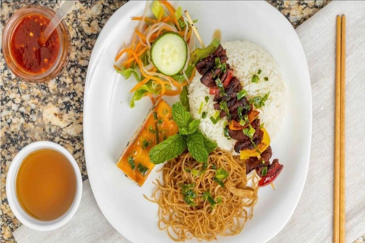 R05 Vegetarian Mock Grilled Beef, Mock Shredded Pork, and Steam Egg with Rice | Com Bo Nuong, Bi, Cha Hap