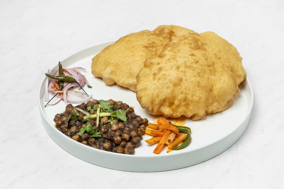 Dilli De Chole Bhature (2 Pcs)