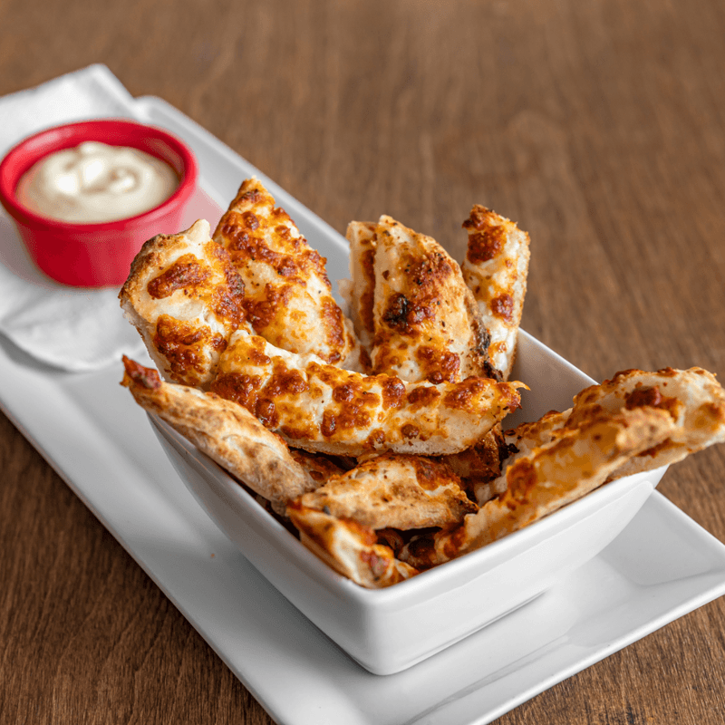 Bâtonnets à l'ail avec sauce / Garlic sticks with sauce